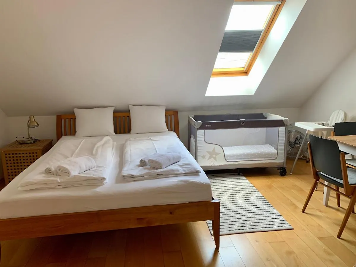 Vienna City Loft 0*,